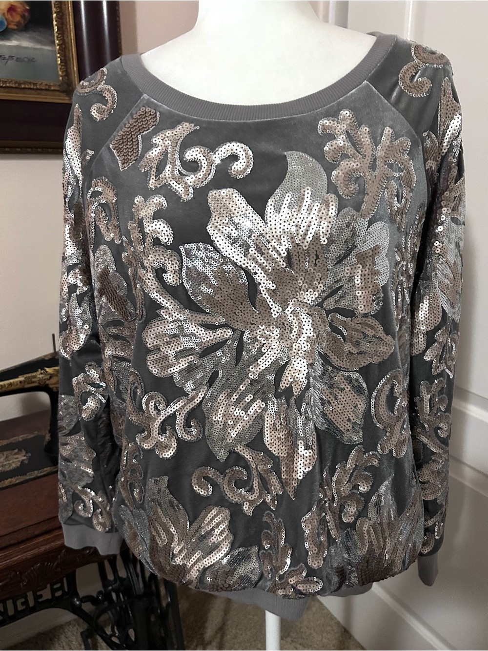 S shift Surroundings Sequined Floral Velvet Long-Sleeve Top